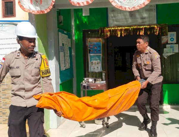 Kasat Binmas Polres Manggarai Bersama Personel Laksanakan Pembersihan dan Evakuasi Barang di Puskesmas Lao