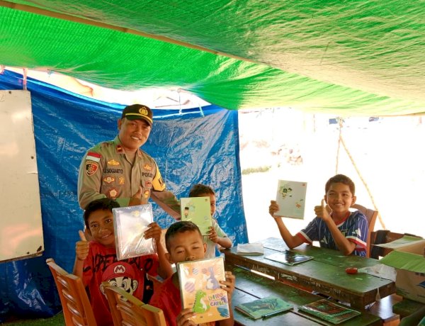 Polsek Reo Salurkan Bantuan Alat Tulis bagi Siswa Terdampak Gempa
