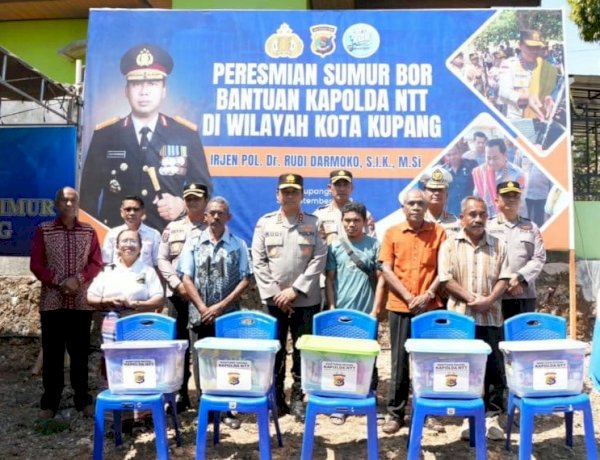 Resmikan Delapan Titik Sumur Bor, Kapolda NTT Salurkan Bansos kepada Warga Kelurahan Belo