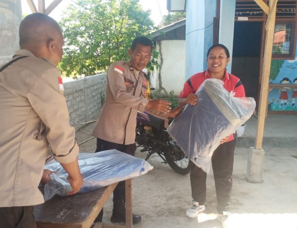 DI TENGAH MASA PEMULIHAN PASCA GEMPA, POLSEK REO HADIR DENGAN KEPEDULIAN DAN PELAYANAN PENUH KASIH”