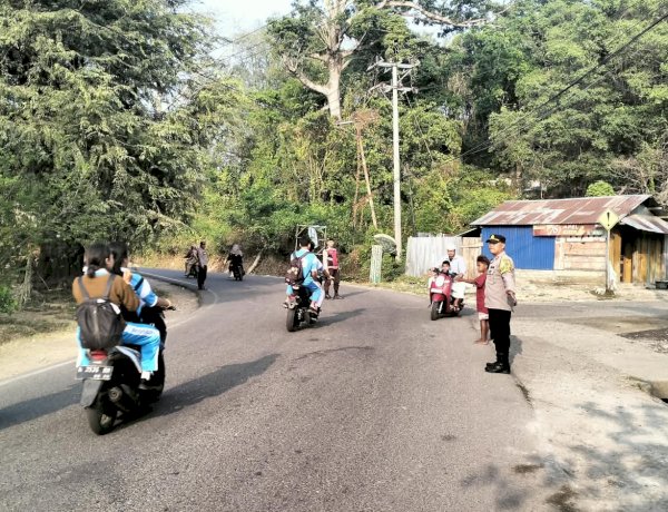POLSEK REO GELAR STRONG POINT DAN PENGATURAN LALU LINTAS PAGI, WUJUDKAN KEAMANAN DAN KETERTIBAN PENGGUNA JALAN