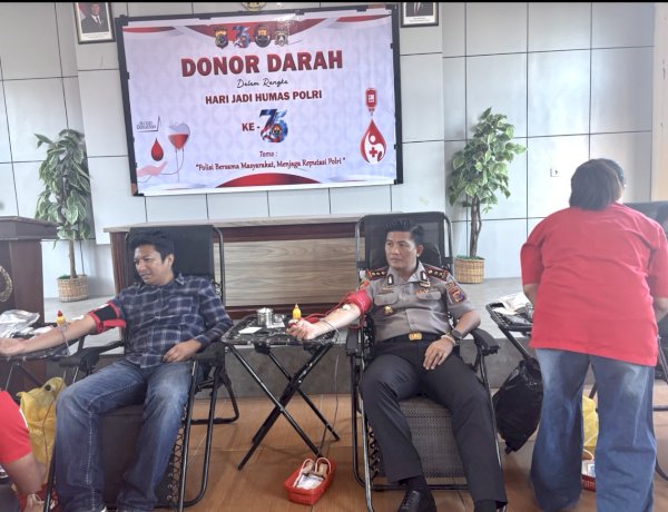POLISI BERSAMA MASYARAKAT JAGA REPUTASI POLRI, HUMAS POLRES MANGGARAI GELAR DONOR DARAH SAMBUT HARI JADI HUMAS KE-75
