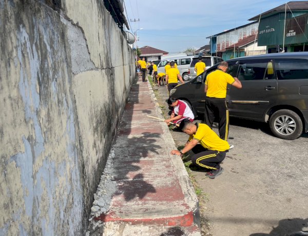 POLRES MANGGARAI GELAR GREEN POLICING MELALUI KERJA BAKTI BERSAMA MASYARAKAT, WUJUDKAN LINGKUNGAN BERSIH DAN LESTARI