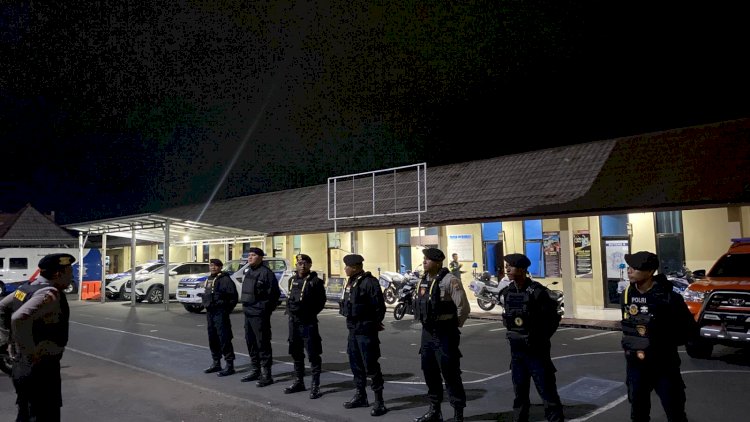 Satuan-Samapta-Polres-Manggarai-,Polda-NTT,-Gelar-Patroli-Malam:-Hilangkan-Niat-dan-Kesempatan-Pelaku-Kejahatan