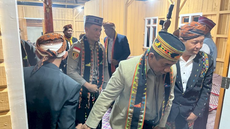 KAPOLRES-MANGGARAI-HADIRI-RITUAL-ADAT-“WEE-MBARU”-GENDANG-PITAK,-WUJUD-PENGHORMATAN-POLRI-TERHADAP-BUDAYA-DAN-KEARIFAN-LOKAL