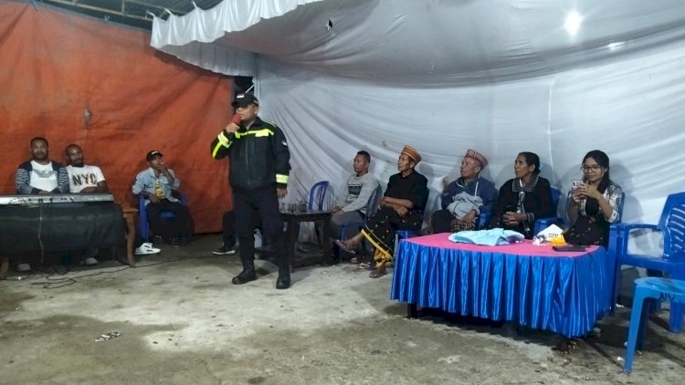 Bhabinkamtibmas-Polres-Manggarai-Laksanakan-Pengamanan-Pesta-Sekolah-di-Desa-Kakor,-Sampaikan-Imbauan-Kamtibmas-kepada-Masyarakat