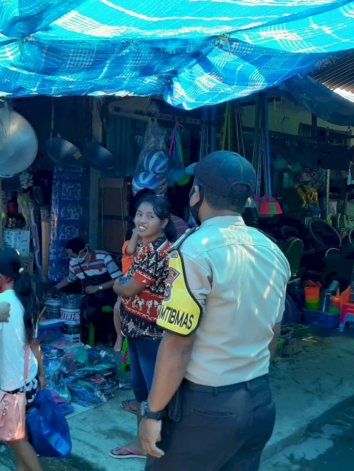 Datangi Pasar, Bhabinkamtibmas  Kelurahan Baru Beri Imbauan