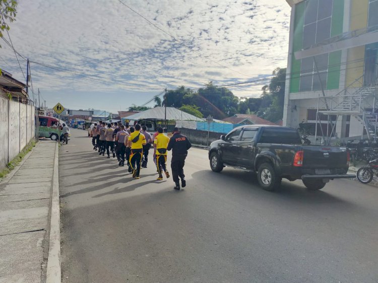 Jaga Kekompakan Dan Kesiapsiagaan, Sat Samapta Polres Manggarai Olahraga Lari Keluar Mako.