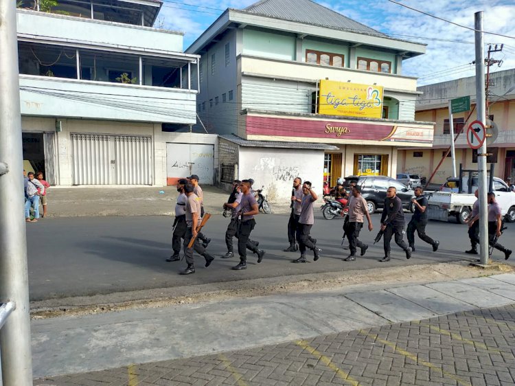 Jaga Kekompakan Dan Kesiapsiagaan, Sat Samapta Polres Manggarai Olahraga Lari Keluar Mako.