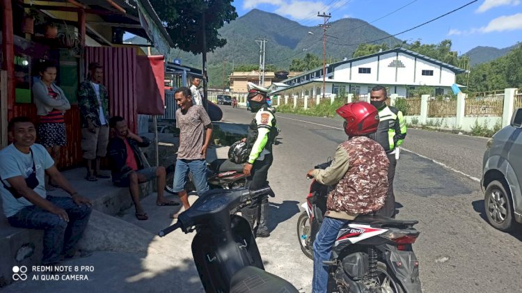 Sat Lantas Polres Manggarai Terus Edukasi Masyarakat Untuk Patuhi Protokol Kesehatan.