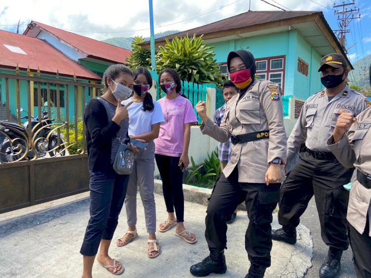 Bagikan Masker Kepada Pelajar, Kasat Binmas Sampaikan Ini