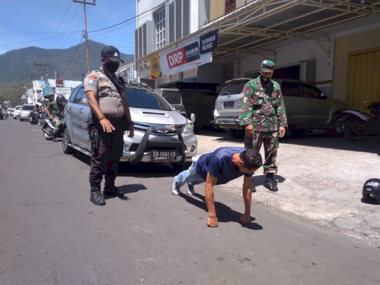 TNI-Polri Bersama Pemda Beri Sanksi Push-Up Bagi Warga Yang Tidak Menggunakan Masker.