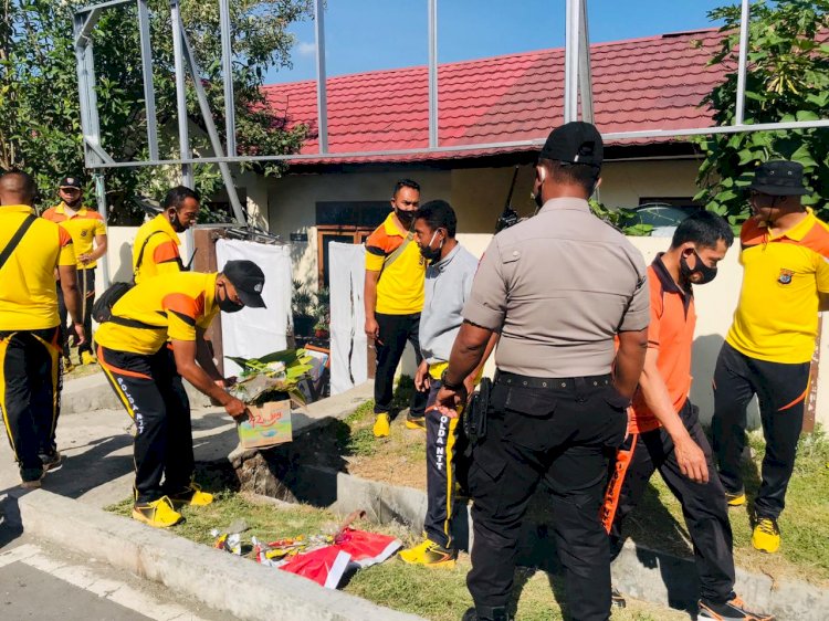 Budayakan Hidup Bersih, Polres Manggarai Lakukan Bakti Sosial.