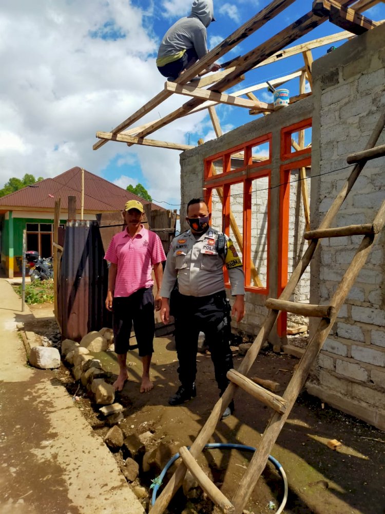 Bhabinkamtibmas Bangka Leda, Himbau Warga Pakai Masker.