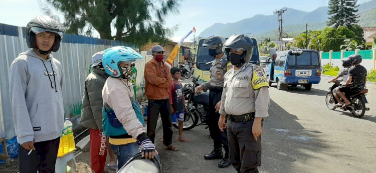 Ditemukan Tidak Gunakan Masker, Bhabinkamtibmas Beri Teguran Lisan.