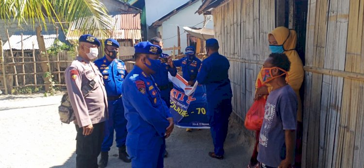 Dir Polairud Bersama Kasat Polair Polres Manggarai Lakukan Bakti Sosial.