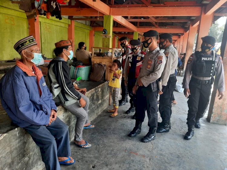 Sat Samapta Polres Manggarai Beri Edukasi Pentingnya Patuhi Protokol Kesehatan.