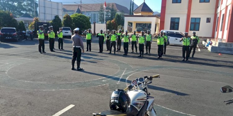 Awali Pelaksanaan Tugas, Sat Lantas Polres Manggarai Laksanakan Apel Pagi.