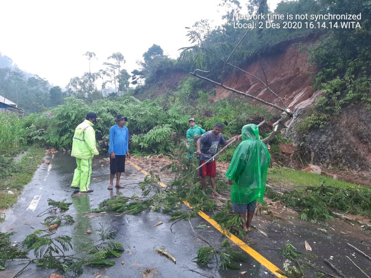 Longsor Di Jalan Jurusan Ruteng - Labuan Bajo