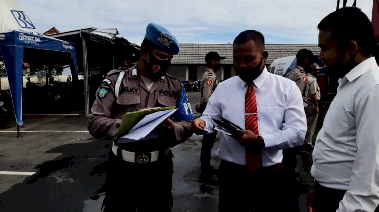 Pemeriksaan Kelengkapan Diri Personel Polres Manggarai