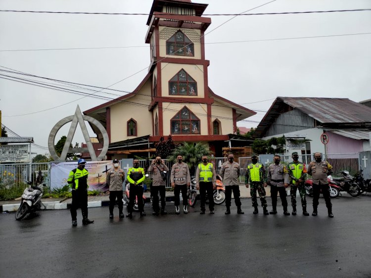 Pengamanan Misa Jumat Agung Oleh Personel Polres Manggarai