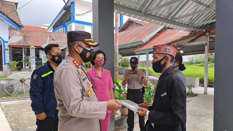 Kapolres Manggarai Berikan Sumbangan Bagi Anak Yang terlahir Tanpa Anus