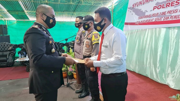 Beberapa Personel Polres Manggarai Mendapat Penghargaan Di Hari Ulang Tahun Polri Ke-75