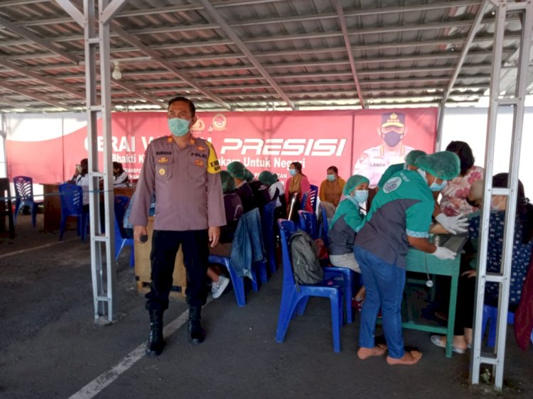 Kegiatan Vaksinasi Massal Tahap 1 di Halaman Polres Manggarai.