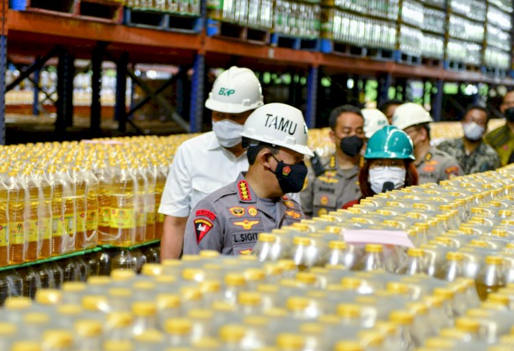 Kapolri Pastikan Awasi Alur Distribusi dan Harga Minyak Goreng  di Pasar