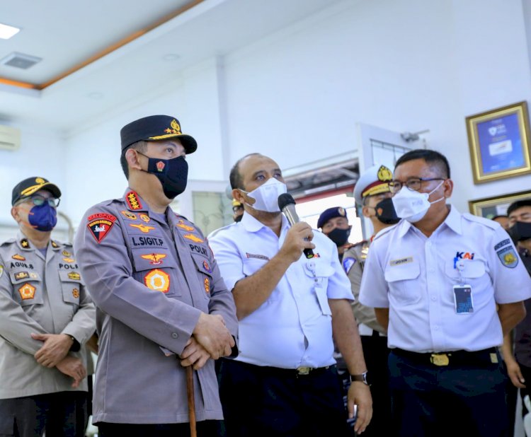 Tinjau Stasiun Pasar Senen, Kapolri Imbau Warga Mudik Sebelum Tanggal 28 April