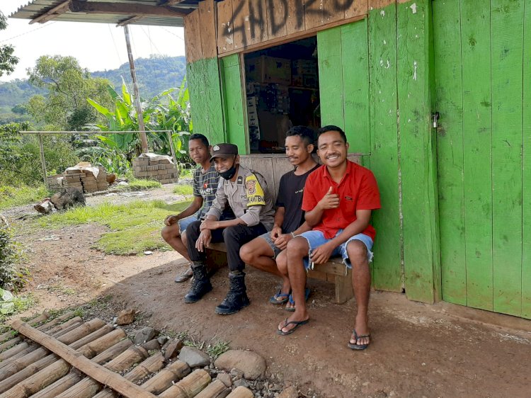 Bhabinkamtibmas Kec. Rahong Sambangi Warga