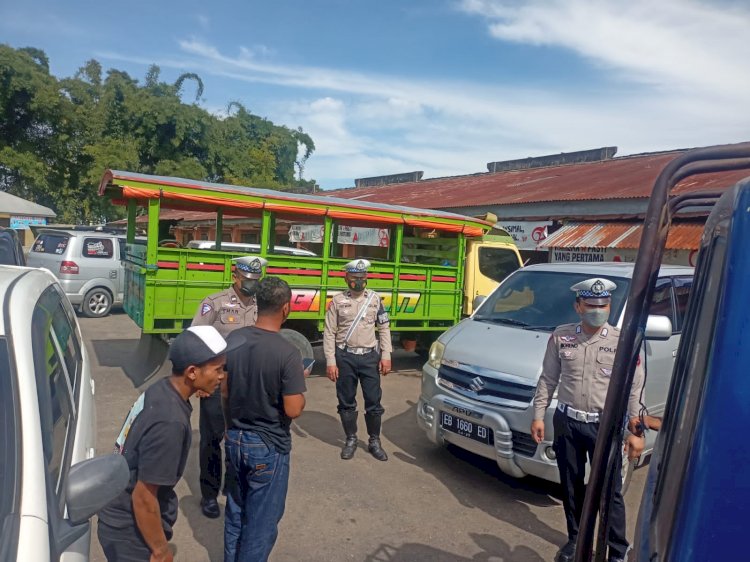 Tak Lelah, Personel Lantas Terus Berikan Himbauan Kepada Masyarakat