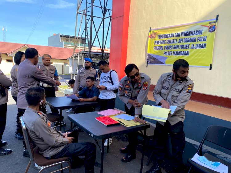 PEMERIKSAAN DAN PENGAWASAN PEMEGANGAN SENJATA API ORGANIK POLRI PERSONIL POLRES MANGGARAI DAN POLSEK JAJARAN POLRES MANGGARAI