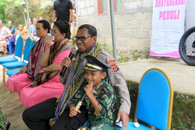 Kapolda NTT menyebut Caesar Hendrik Meo Tnunay atau yang biasa di sapa Nono sebagai Bintang dari Selatan Indonesia.