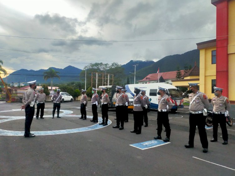 Kasat Lantas Pimpin Apel Pagi Personel Lantas Polres Manggarai