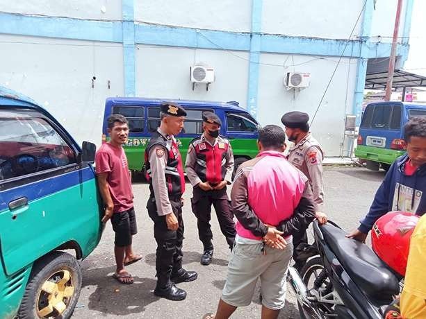 Jaga Stabilitas Kamtibmas, Anggota Samapta Lakukan Patroli Dialogis dan Pengaturan Arus Lalin di Kota Ruteng