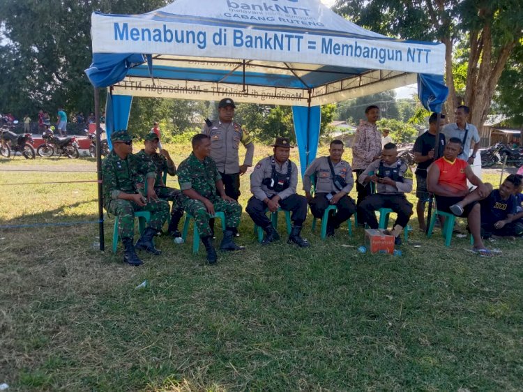 Sinergitas Polsek Satar Mese dan  Koramil 1612-07 amankan pertandingan sepak bola Satamese Cup