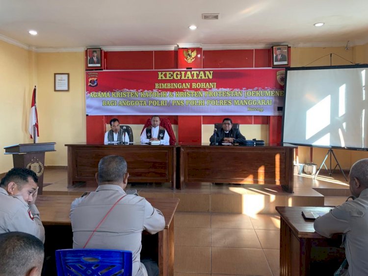 Tingkatkan Kerohanian personil Polres Manggarai Ikuti Kegiatan Bimbingan Rohani Bagi Anggota Polri/PNS Polri Polres Manggarai