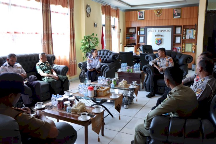 Kapolres Manggarai Pimpin Rapat Pembahasan Permasalahan Kamseltibcarlantas di Kota Ruteng