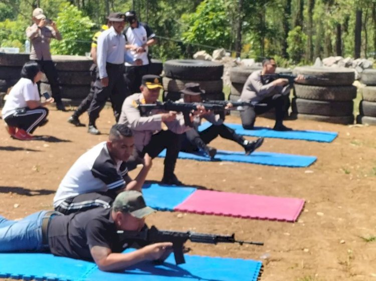 Latihan Menembak Polres Manggarai Tingkatkan Keterampilan Personil