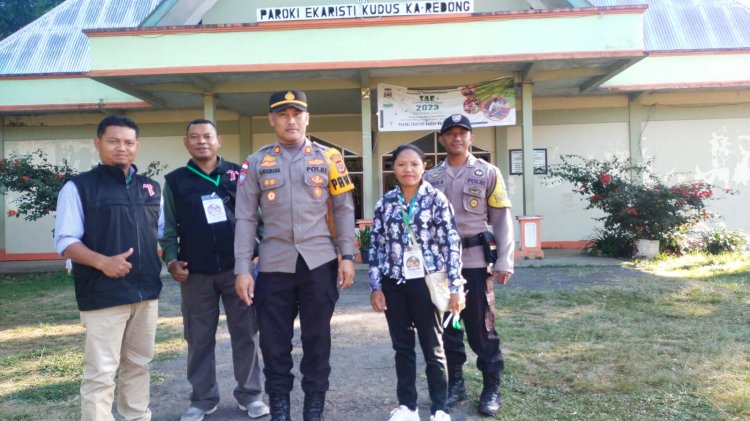 Anggota Polres Manggarai Melaksanakan Pengamanan Misa Minggu di Gereja-gereja di Kecamatan Langke Rembong, Kabupaten Manggarai