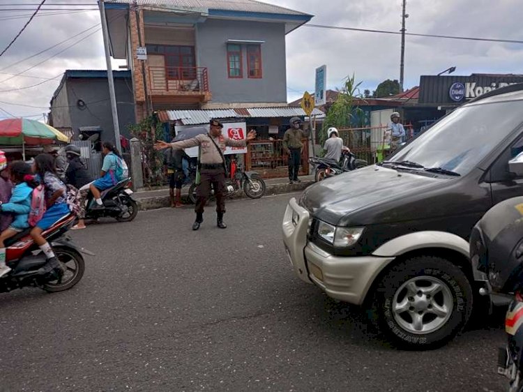 Patroli Anggota Samapta Polres Manggarai guna Meningkatkan Keamanan dan Ketertiban di Kota Ruteng