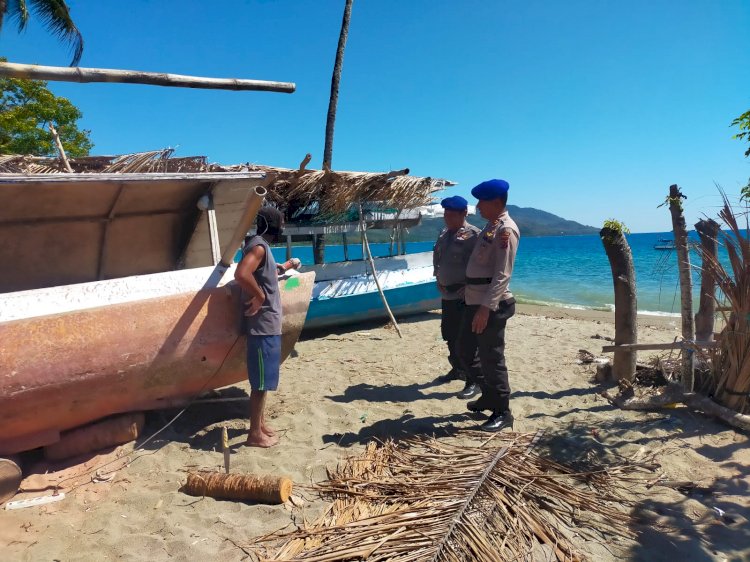 Kasat Polairud IPTU JESSY SILAHOOY dan Anggota Sambangi Pesisir Dusun Tempode untuk Memberi Himbauan kepada Nelayan