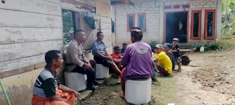 Bripka Theodorus Angkat, Membangun Keamanan dan Keharmonisan di Desa Umung melalui giat Sambang dan Patroli.