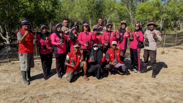 Penghijauan dan Penanaman Pohon Serentak oleh Polsek Reo untuk Kelestarian Lingkungan