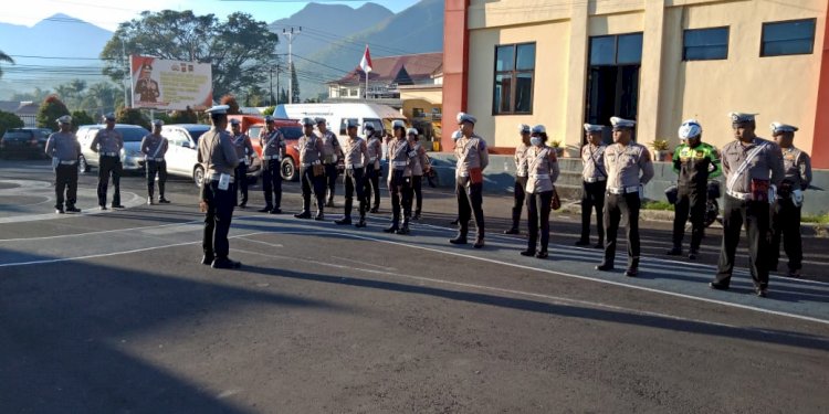 Gatur Pagi Satuan Lalu Lintas Polres Manggarai Siapkan Pelayanan Terbaik untuk Masyarakat