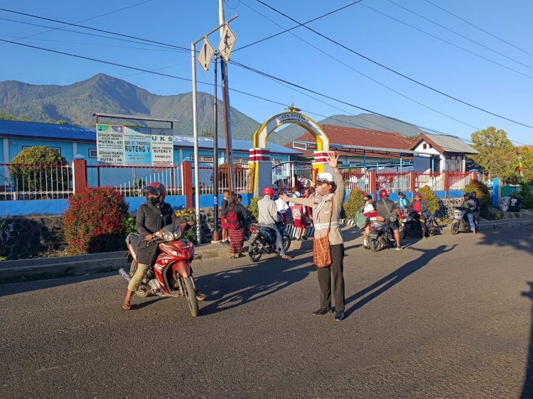 Gatur Pagi Satuan Lalu Lintas Polres Manggarai Siapkan Pelayanan Terbaik untuk Masyarakat