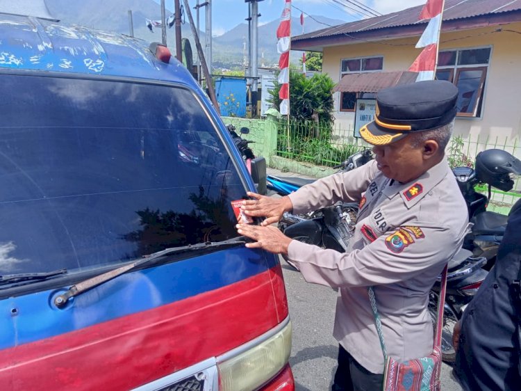 Polres Manggarai Gencar Cegah Narkoba: Penempelan Stiker dan Pamflet di Kampung Bebas Narkoba