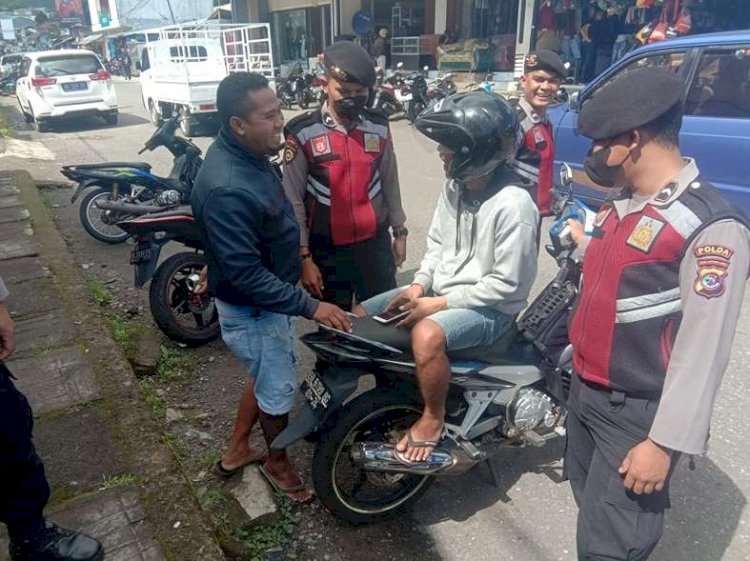 Patroli Samapta di Kota Ruteng: Upaya Peningkatan Keamanan dan Kehadiran Polisi Berseragam