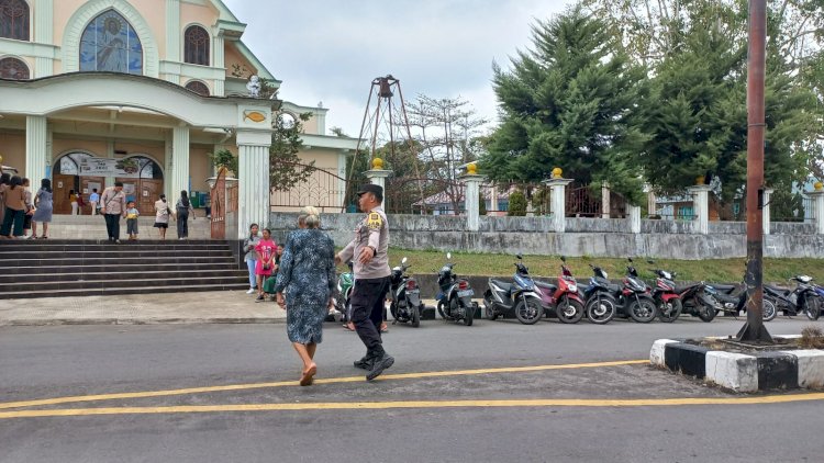 Polres Manggarai Terjunkan Personil Pengamanan Pelaksanaan Misa Minggu di Gereja-Gereja